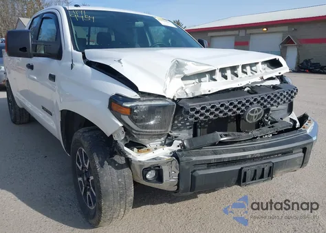 2019 Toyota Tundra Sr5 5.7L V8 z USA, uszkodzony, nr VIN 5TFUY5F16KX844481